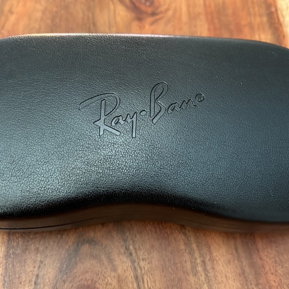 Ray-Ban Hardshell Glasses Case Black with Dust Cloth NWOT Unisex - Picture 2 of 3
